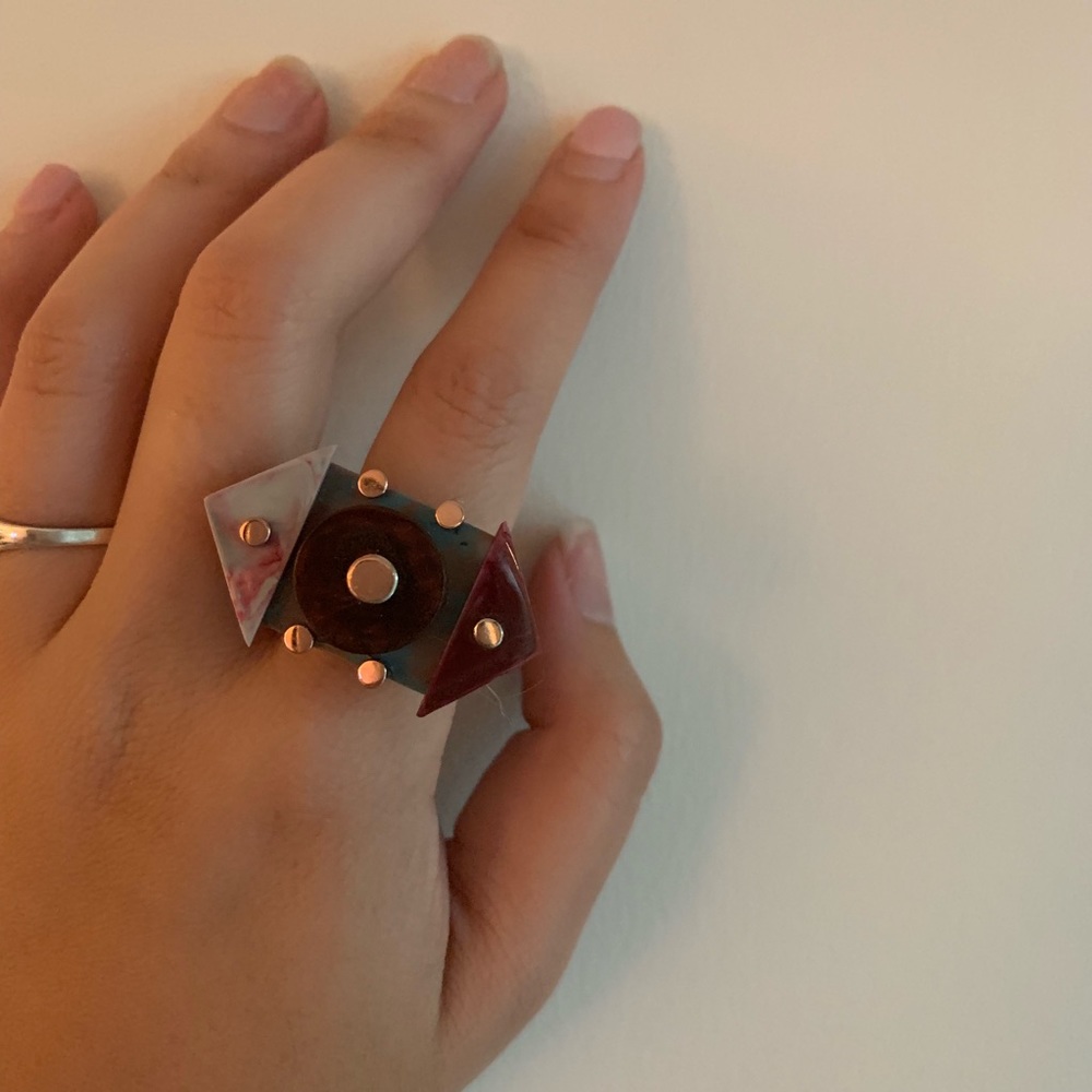 GEOMETRIC MARBLED RING WITH ROSE GOLD STUDS